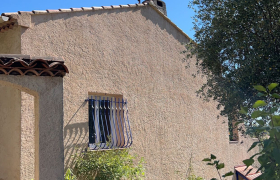 Nettoyage de la façade avec produits, chantier à Périgueux